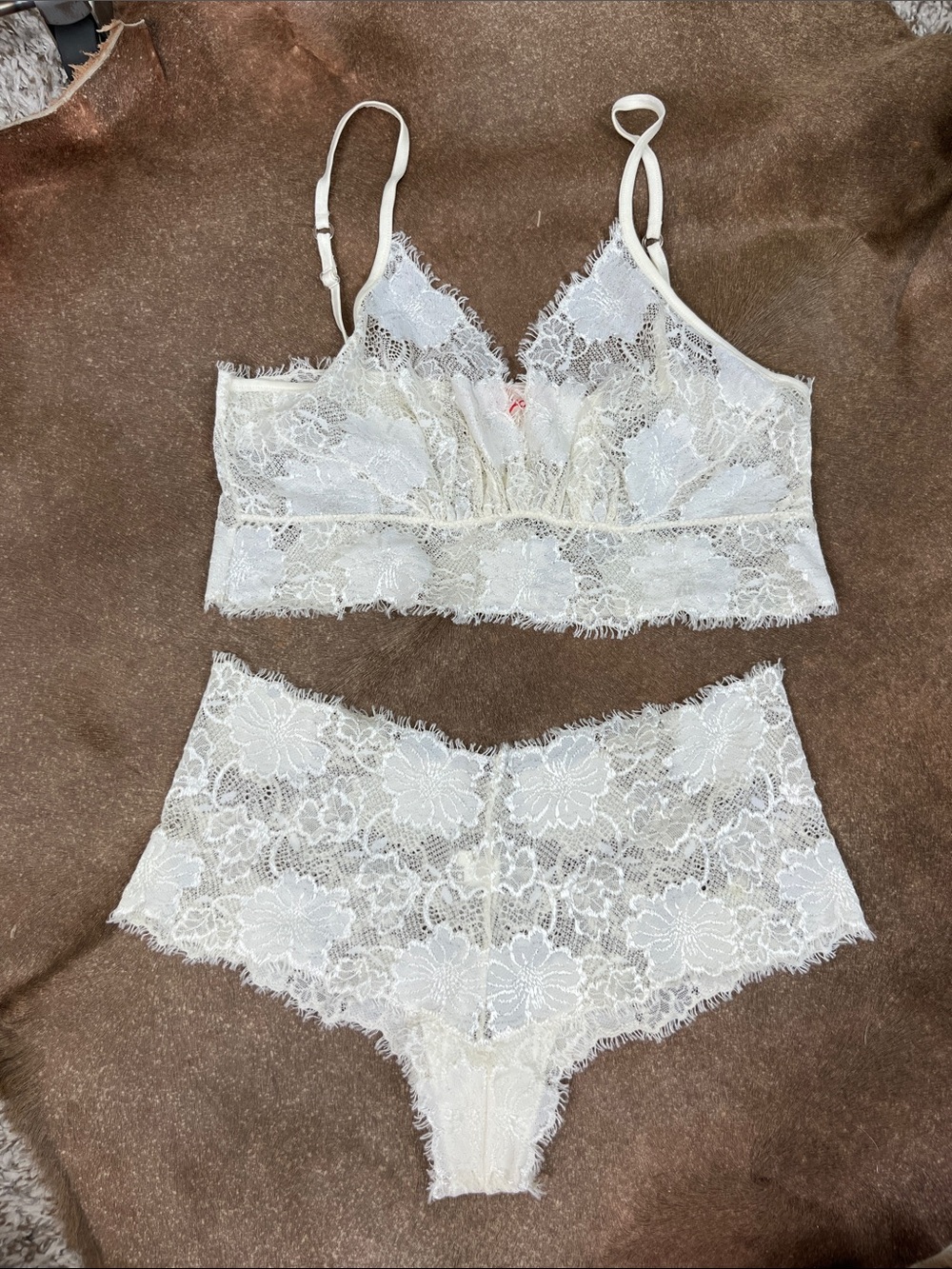 Fogal 849 Bralette Eyelash Lace Bra + Panty Cheeky Set